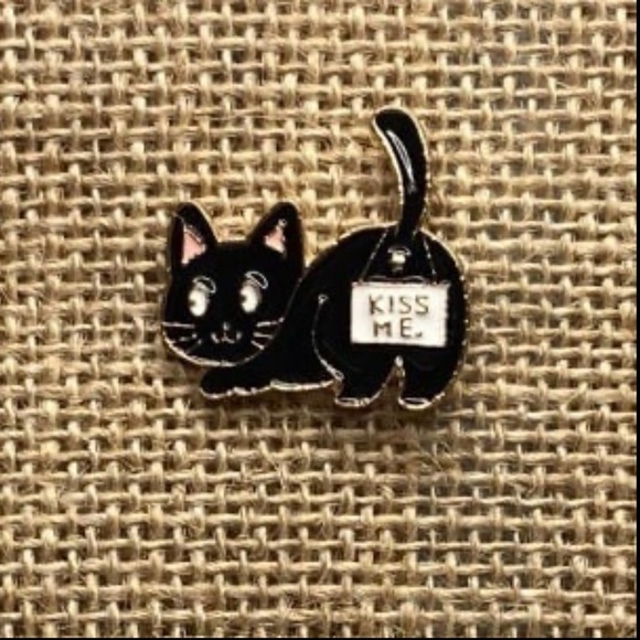 Black Cat Butt Kiss Me Sign Enamel Pin - Picture 1 of 4